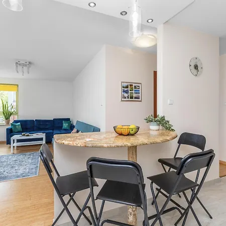 Apartment Seaside With Parking In By Renters Sopot
