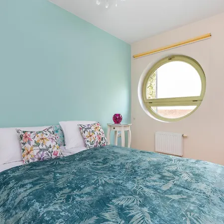 Seaside With Parking In By Renters