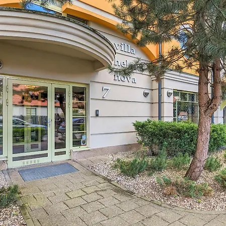 Apartment Seaside With Parking In By Renters *